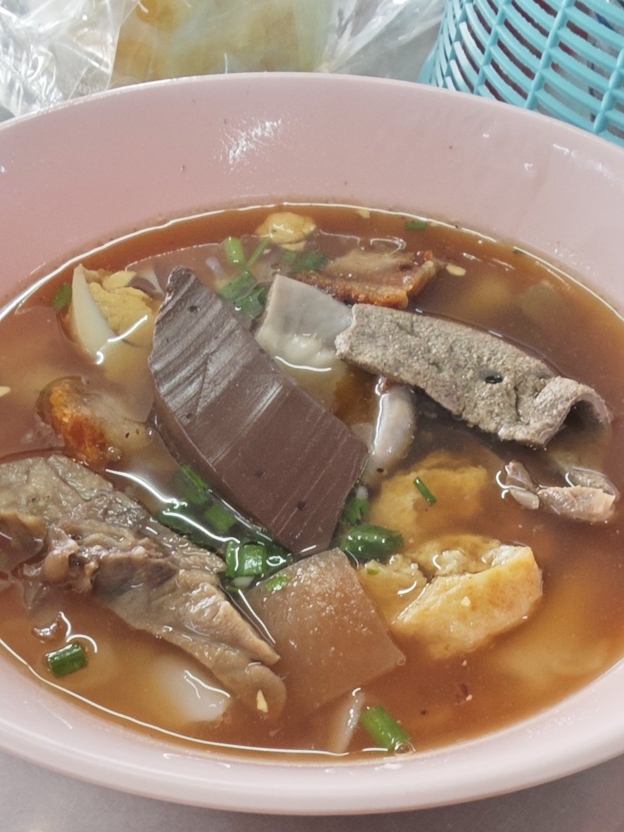 boyerror's tweet image. .

ก๊วยจั๊บ : Rolled Rice Noodles in Five-Spice Soup

#pork
#soup
#boiled
#porkentrails​
#thaifood 

Mobile phone : xiaomi14ultra thailand