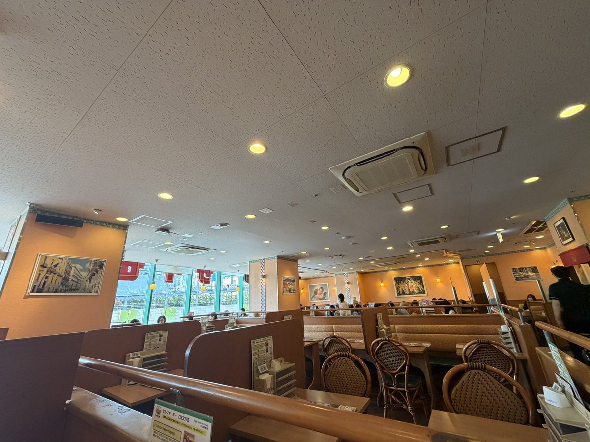 2️⃣8️⃣ tweet media