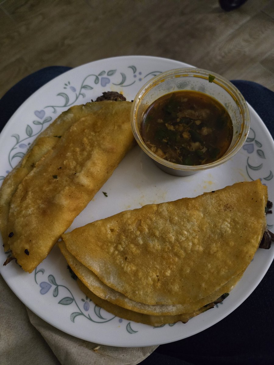 JoannaF31894705's tweet photo. Snack tonight is my leftover dinner. Birria 😋 #48Hours https://t.co/PRkvdsveZg