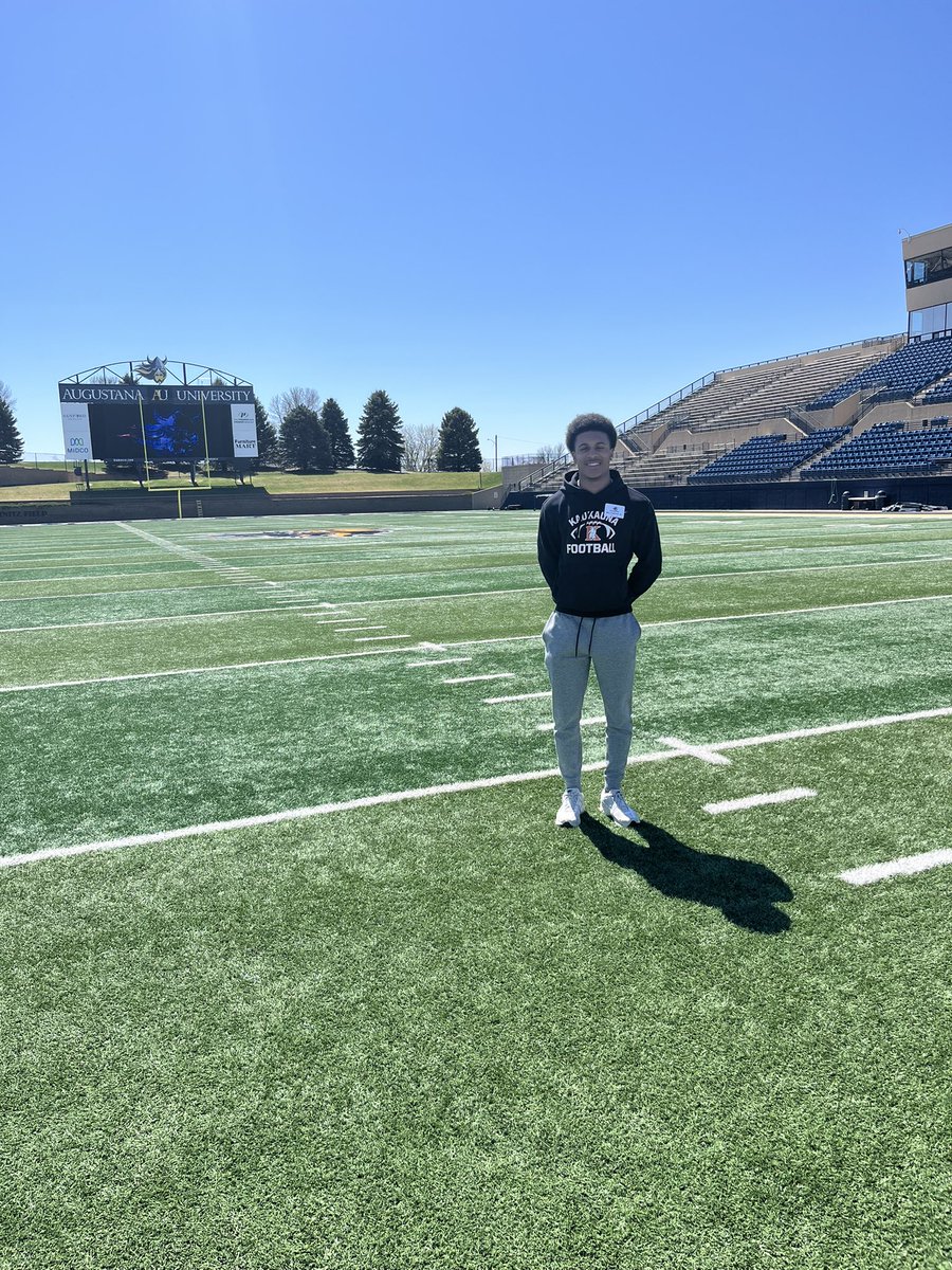 Dre_1ofone's tweet photo. Had an Awesome Junior day visit at @AugieFB Learned a lot about the program and wonderful culture they have! Can’t wait to get back down to campus! Thank you for the hospitality.  @CoachChaseKing @TonyBrewer31 
@MJ_NFLDraft @prepsrecruit @BenjiKamrath https://t.co/9UTI3jsRl8