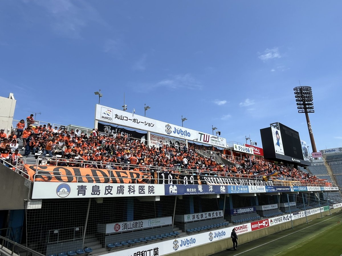 Yuuna049's tweet image. なんなんだこの差は😂😂😂😂😂😂
どっちのホームですか？😂😂😂😂😂

#清水サポ磐田遠征
#狙うは磐田の首ひとつ
#磐田に清水サポの恐ろしさを教える