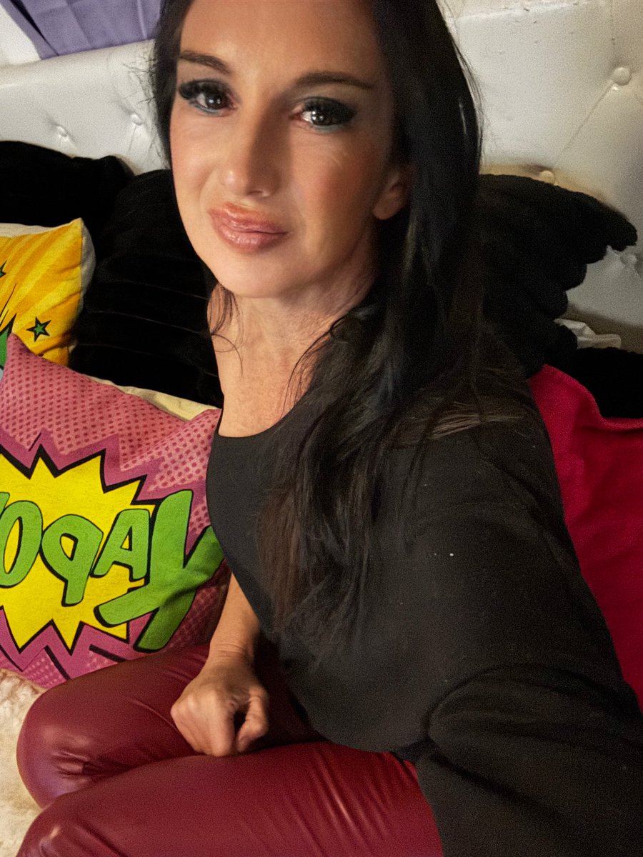 joalexandria69's tweet image. Saturday night 😁
Try to ignore the bags under my eyes 😩 long night last night with goats giving birth but not missing date night! Life is too short and I can sleep tomorrow 😊 #saturdaynight