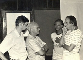 AryonRodrigues's tweet photo. "Des (far right) in 1985 in Porto Velho with Robert Dooley, Prof. @AryonRodrigues, &amp; David Fortune"

[A foto acompanha nota biográfica sobre Desmond Derbyshire publicada pelo SIL: https://t.co/wyCqAwCf78] https://t.co/TxhryfxEib