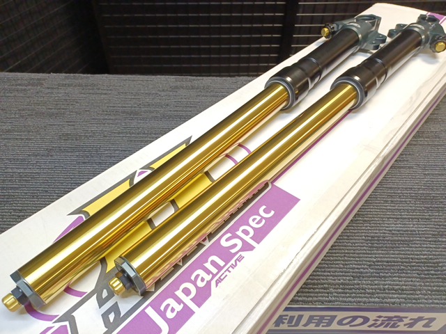 piwasaki_m's tweet image. 現在ヤフオクに長期在庫品だった
CB1300SF(03-16)/CB1300SB(05-16) 用の
ハイパープロのAH1フロントフォーク43φ
(アクティブ品番：AH1GBT03-1.2) を出品してます。
古い製品なので超特価スタートです！
auctions.yahoo.co.jp/jp/auction/s12…
※ヤフオクでのみ販売となります。
#CB1300SF #CB1300SB