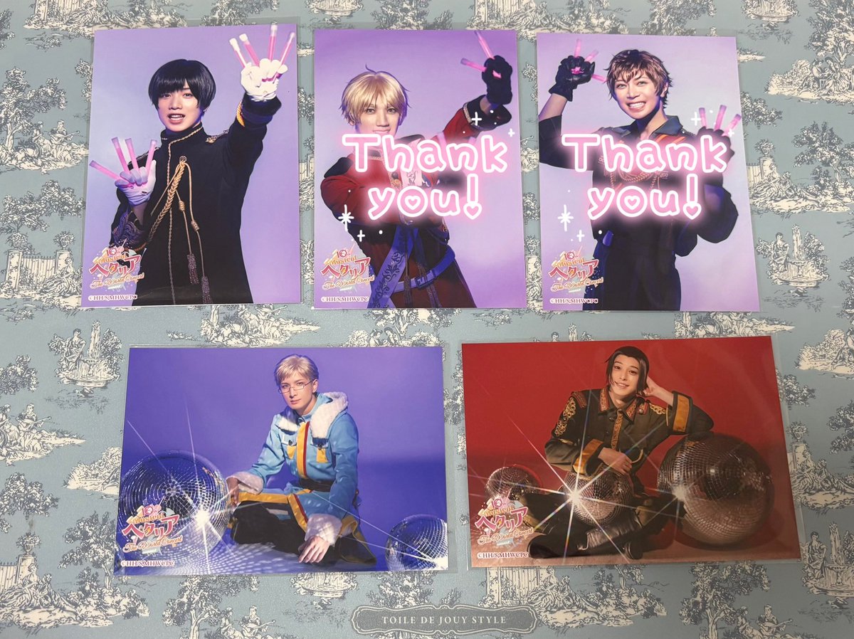 otake1917's tweet photo. 【交換】ミュージカルヘタリア ヘタミュ ヘタコン 

譲▶︎画像一覧

求▶︎ランブロ　米/露/蘭

数合わせ関係でご希望に添えない場合有
普は米との交換のみ
纏めて交換、4/19マチソワ間交換優先
別ポストにて他交換もあげておりますので併せてのお声がけも可能です。
お気軽にお声掛けください！ https://t.co/BHBK4mXTVr