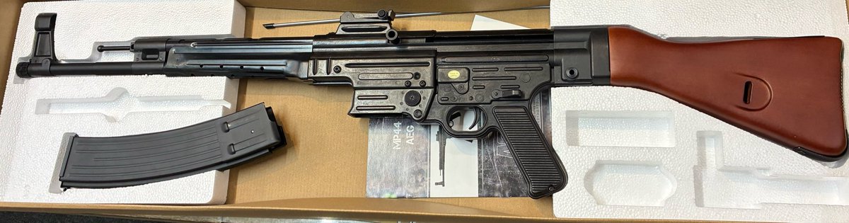 echigoyAkiba_EC's tweet image. 新入荷案内です！

AGM  電動ガン
MP44  黒染ver
¥36,960-

仕上げはなかなか良い感じです！
往年の名機です　　　　
是非ともご検討ください😊

#AGM
#MP44 
#電動ガン