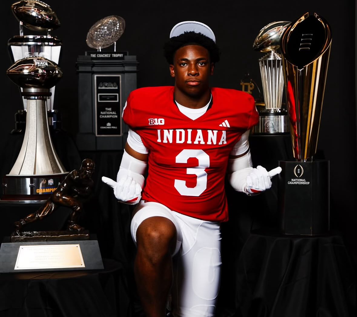 Remember when #iufb put recruits in front of a wall of footballs for pictures? 

Wonder if this looks any better to them 🤔

Pic via 4 ⭐️ LB Jalaythan Mayfield (<a href="/JMayfield9145/">JALAYTHAN “jj” MAYFIELD</a> IG)
