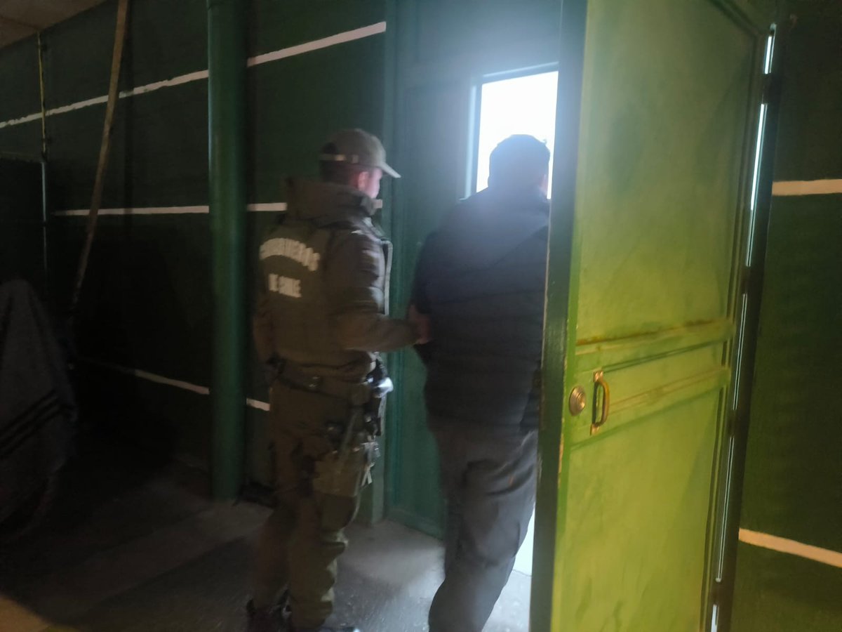 CarabBioBio's tweet image. #Florida; Carabineros de la Patrulla OS-5, continúa efectuando fiscalizaciones por Quemas NO autorizadas, en diferentes sectores. Hoy detuvo a un hombre por efectuar quema Ilegal.