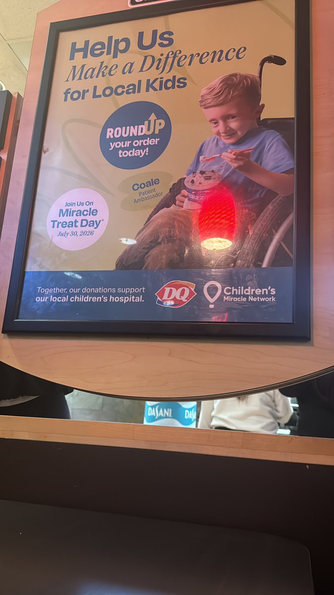 CausingColors's tweet photo. Why did they use baby Stephen Hawking for advertisement?! https://t.co/cXnCh5KyTC