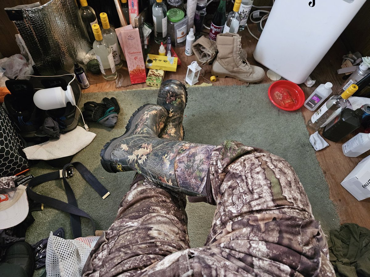 Wolf Paradox , Merc tweet media