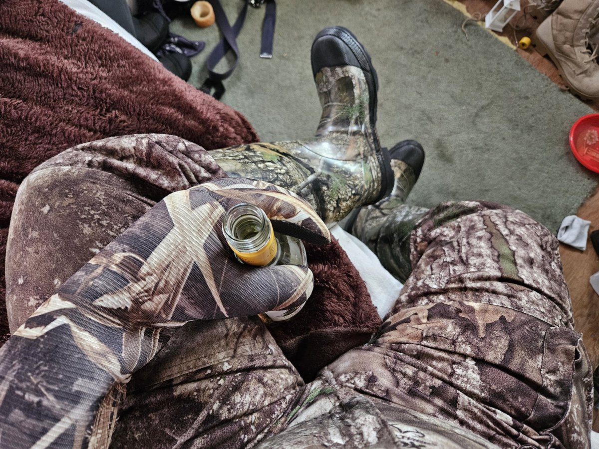 Wolf Paradox , Merc tweet media