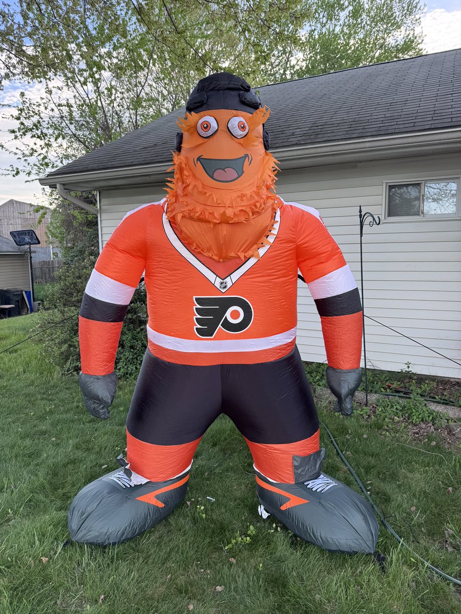 kellie 🦅 tweet media