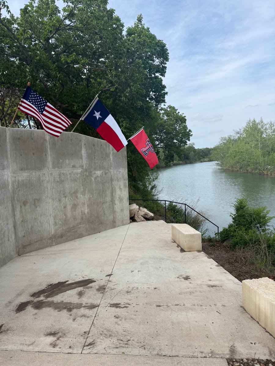 griffcy's tweet photo. Repping on South Llano 👍🏻 https://t.co/cMHOFB9JVy