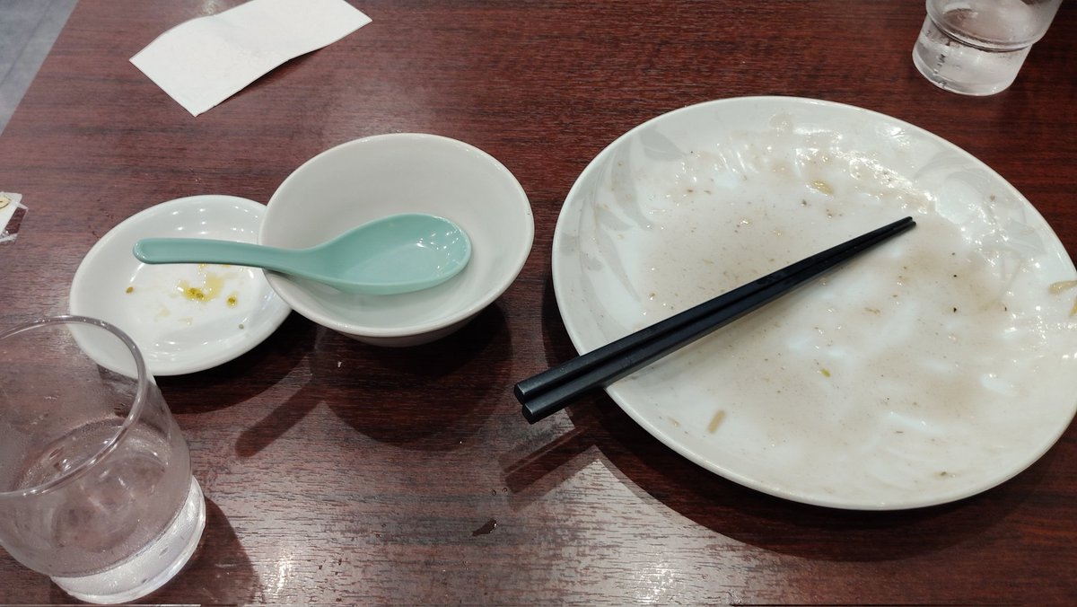 motoken109's tweet photo. 昨日姪っ子に渋谷の買い物に付き合わされ、移転後初来訪の長崎飯店へ。姪っ子はちゃんぽん私は皿うどんをいただく。皿うどんはどちらかというと軟麺派。スペースも広くなって落ち着いて食べられていいね。今回もふたり揃って完飲完食～💯❤ごちそうさまでした。
長崎飯店@東京都渋谷区　#長崎飯店 https://t.co/rnPVOlNsIY