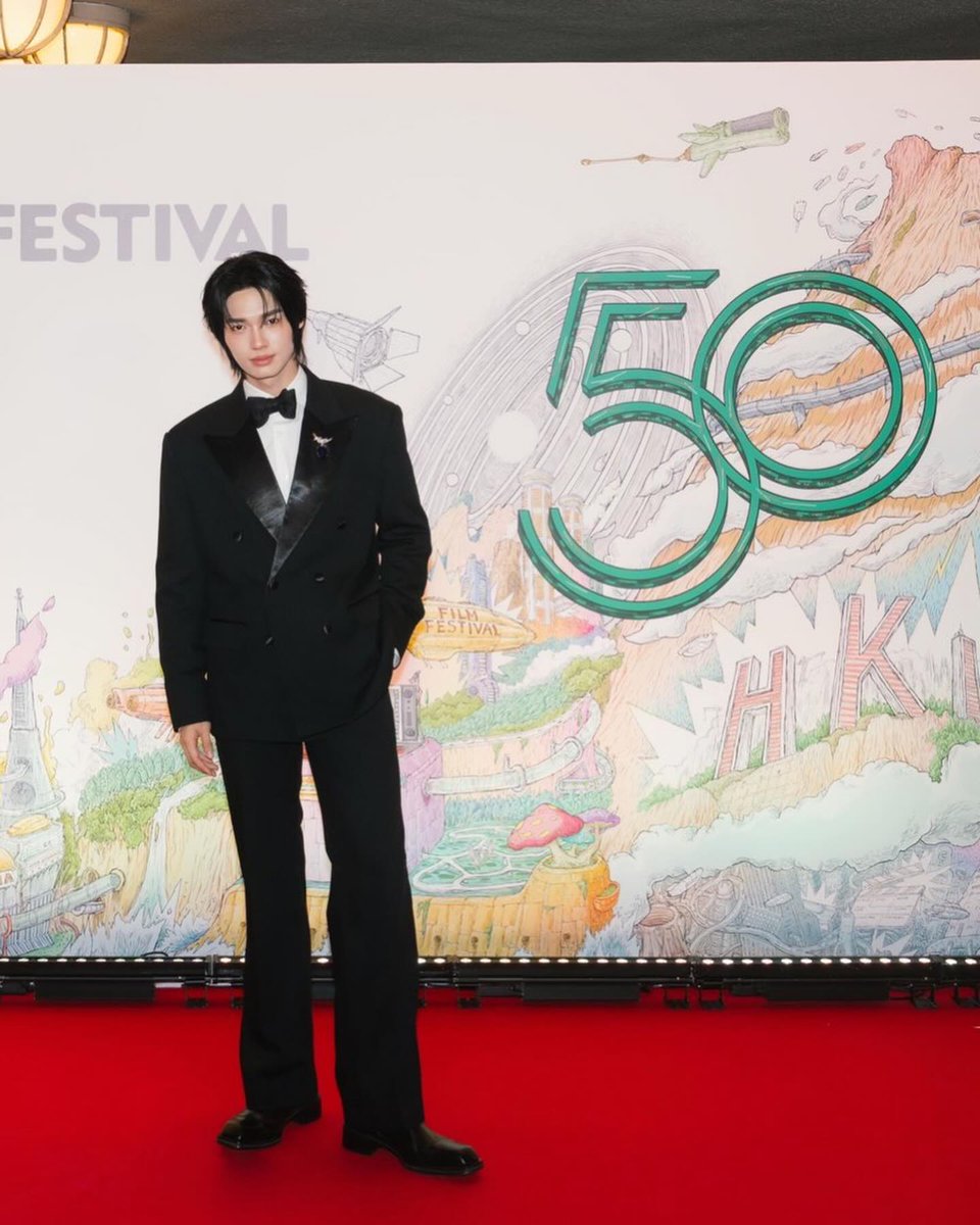 RachelmyMetawin's tweet photo. WIN ASIAN VISIONARY AMBASSADOR
#winmetawin @winmetawin
#HKIFF50xWin
#HKIFF50
#CSTB #CCIDAHK
Cr : prestigeth _ update
( ig )
Not your usual black tie, this one came with colour. Win Metawin recently brought a sharper edge to the Hong Kong International Film Festival red carpet, stepping out in Tiffany and Co with a look that felt classic, then a touch more considered. He finished it with the Bird on a Rock brooch in yellow gold and platinum, set with a vivid tanzanite, which instantly lifted the clean black and white suit