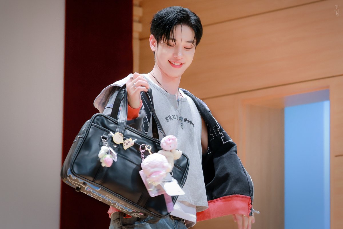 timeticket0917's tweet image. 260321 💙🤍

#김동현 #동현 #KIMDONGHYUN 
#DONGHYUN #ドンヒョン 
#AB6IX #에이비식스 
#SEVEN_CRIMSON_HORIZON 
#BOTTOMS_UP