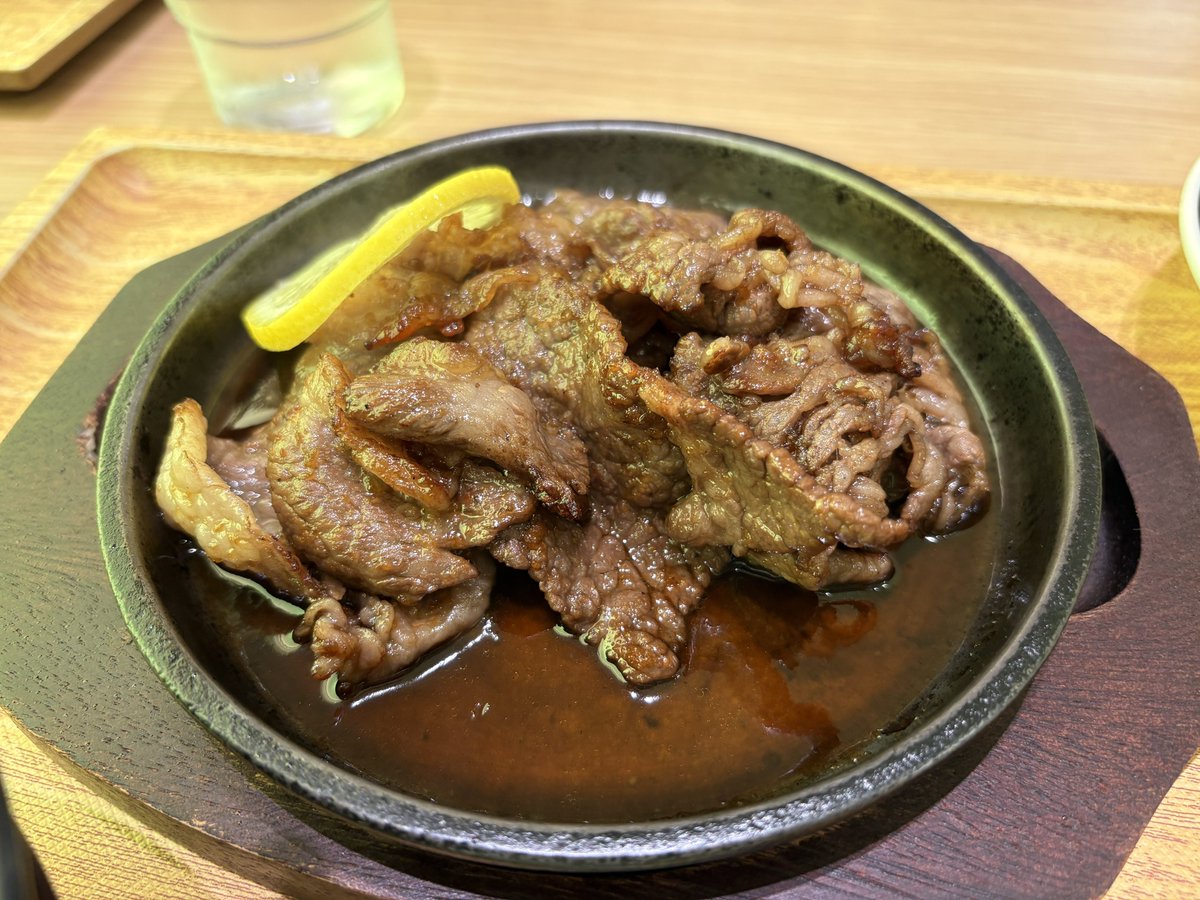 Osechi_eki's tweet photo. お昼は松阪牛の焼肉をば https://t.co/Q1HdcBN7xD