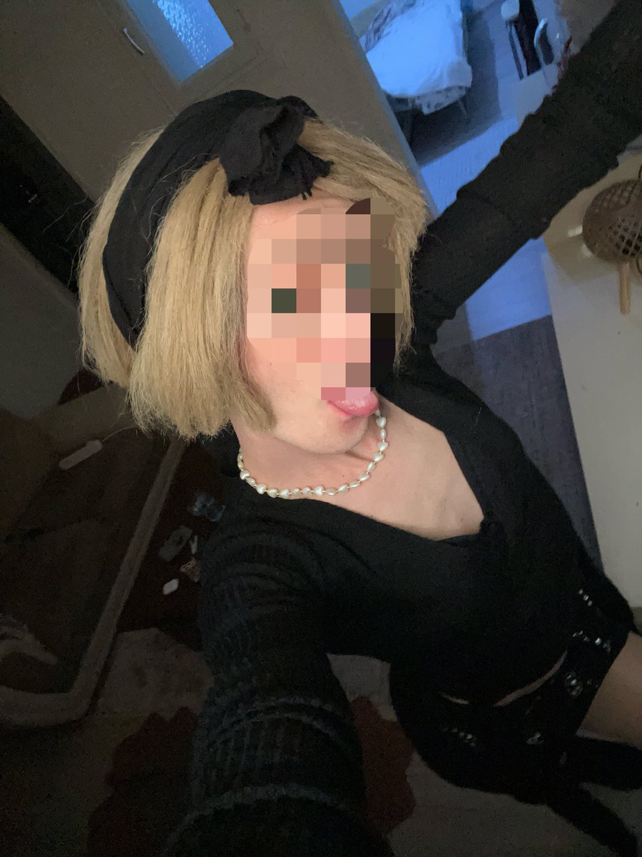 Sekscdgul26's tweet photo. @centralcw3 Yapay zeka ile foto oluşturduğunuz fotolar ile insan kandırmayın reziller😂 bakın ben nasıl kendime güvenip mis gibi  kıyafetlerimi giyinip at gibi seksi karı olup çekip fotolarımı paylaşıyorum 😈 yeniyim daha ama içimdeki ateşli kadına ve seksi fiziğime güvenim sonsuz😈 #femboy https://t.co/O7oCcomn8f