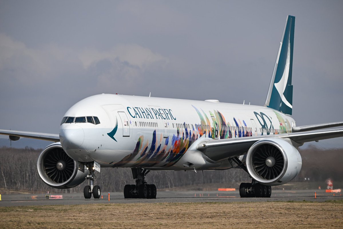 fd3s_sc57k's tweet image. Cathay Pacific
Boeing 777-367(ER)
まさかのスペマ千歳飛来😁80周年おめでとうございます！
The Spirit of Hong Kong Livery
#新千歳空港 #CTS #RJCC