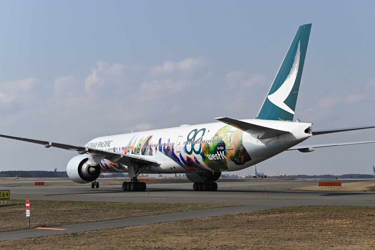 fd3s_sc57k's tweet image. Cathay Pacific
Boeing 777-367(ER)
まさかのスペマ千歳飛来😁80周年おめでとうございます！
The Spirit of Hong Kong Livery
#新千歳空港 #CTS #RJCC