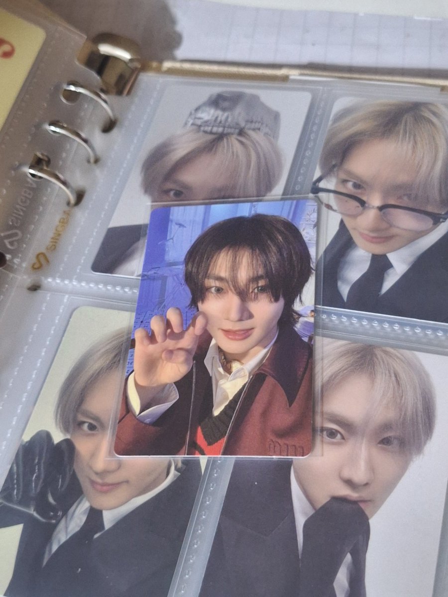 who's in red ? tweet media