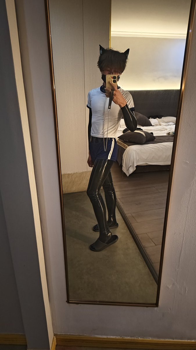 O弟爱穿胶 tweet media