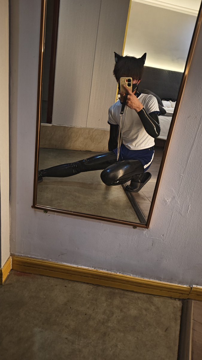 O弟爱穿胶 tweet media