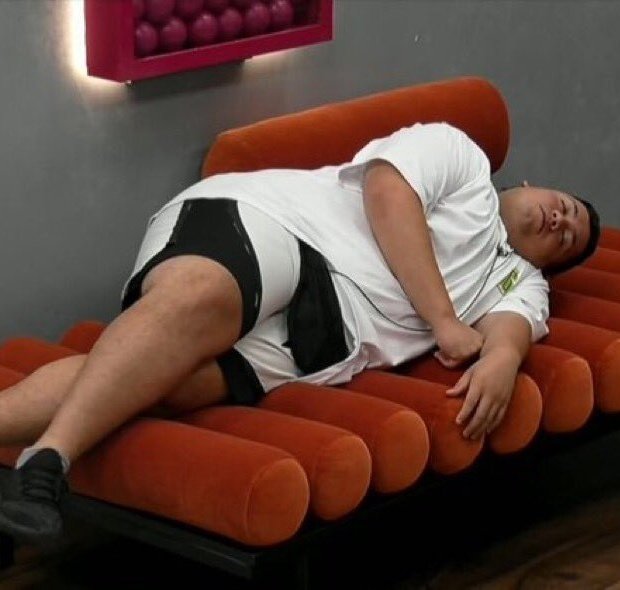 #GranHermano #LaNochedelosEx
Que genia grecia colmenares bailando todo el tiempo después está yipio que la enfocan y está así: