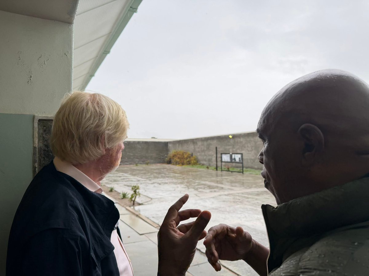 robben_island's tweet photo. We had the honour of welcoming the U.S. Ambassador to South Africa, along with distinguished guests, to Robben Island 🇿🇦

Guided by struggle veteran Tokyo Sexwale, the visit reflected on our history and journey to freedom. https://t.co/SVqOZ8KjYW