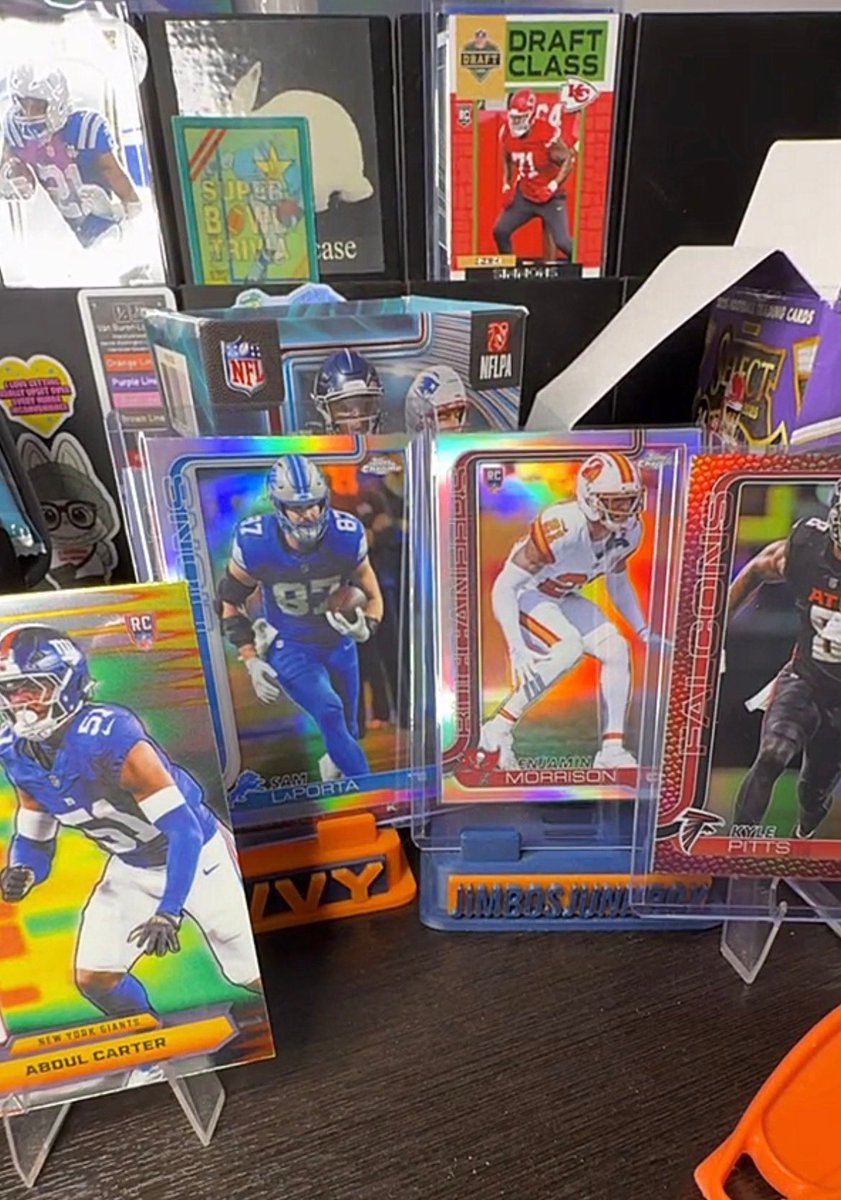 JimbosJunkbox's tweet image. i will never be a breaker. i’m never spinning no stupid fucking wheel. 
keep the hobby ALIVE 
#topps #chrome #nfl 

LIVE EVERY TUESDAY ON WHATNOT BABY 
y’all have gotten my love for this back &amp;amp; when you comment that you love the energy RIGHT. IN. MY. VEINS.

Dakota hits a josh