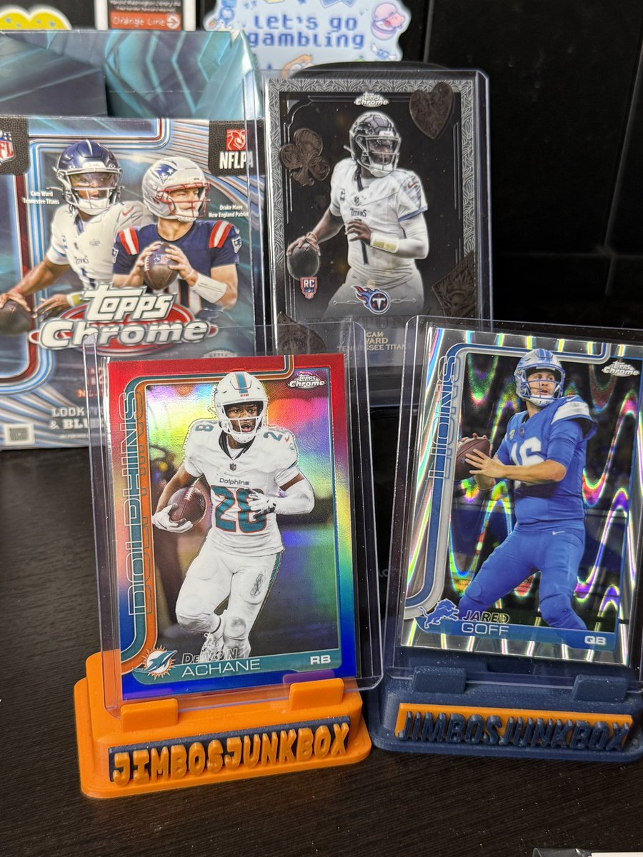 JimbosJunkbox's tweet image. i will never be a breaker. i’m never spinning no stupid fucking wheel. 
keep the hobby ALIVE 
#topps #chrome #nfl 

LIVE EVERY TUESDAY ON WHATNOT BABY 
y’all have gotten my love for this back &amp;amp; when you comment that you love the energy RIGHT. IN. MY. VEINS.

Dakota hits a josh