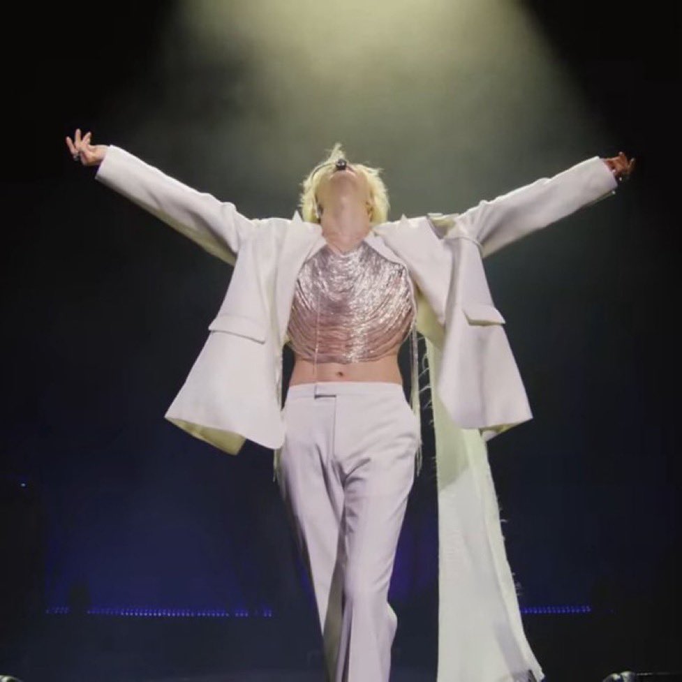 TAEMIN BASE TAEMCHELLA tweet media