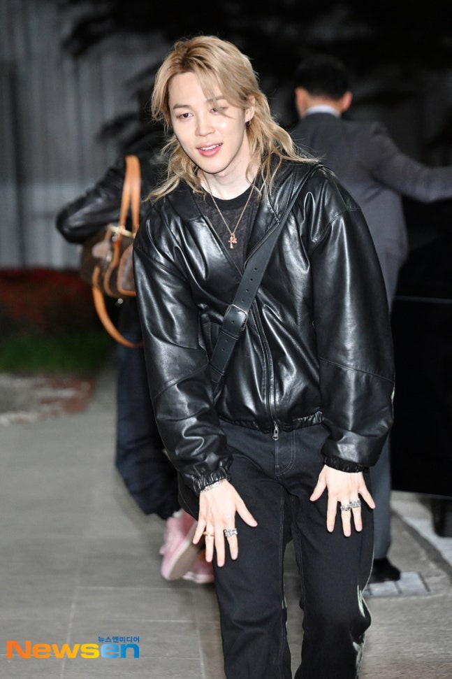 Airport Jimin tweet media