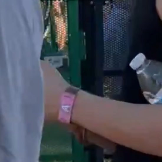 the artist pass 💗💗💗💗😭