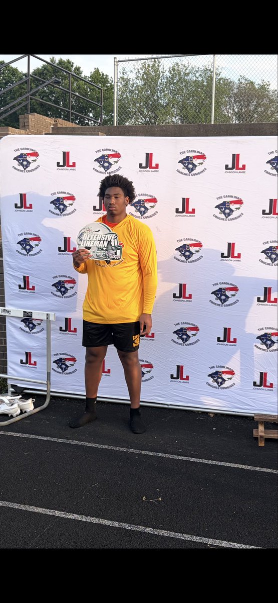 CoachPettiford's tweet photo. Great day at the @CoachesCombines ! @jtdaye2010 won Defensive Line MVP! 
@EAHS_Football https://t.co/SWhbtj5mef