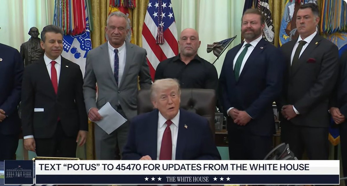 Yep. That's troon Joe Rogan, standing in the back, kissing the ring, falling for EVERYTHING. 

If this doesn't show you that Rogan is a controlled op, you can just keep believing in the fairytale. Just raise your hand, please? I won't disturb you- PROMISE.
🙃🫠