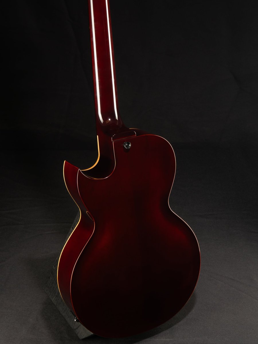 BenedettoGuitar's tweet photo. Reach without compromise. For those who require a more intimate feel, the Andy offers a 23" scale that maintains the acoustic depth and articulation of its larger siblings.
View the Andy’s unique specifications online.
#BenedettoAndy #ShortScale #Archtop #Luthier #Handcrafted https://t.co/bBqdt87Bw4