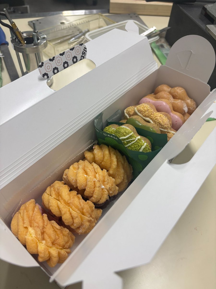RobokenShinshu's tweet photo. 差し入れとしてメカナムホイールとオムニホイールをいただきました！引き続き2次ビデオの撮影頑張ります！ https://t.co/ltD0KQMa47