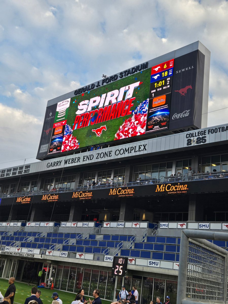 SeanBigSherm's tweet photo. I had a great time at the @SMUFB Spring Game and Fan Fest, Friday@Ford! @GarinJustice @rhettlashlee 
@AnnaCoyotesFB @8_parr https://t.co/9OOQ0gmLtD