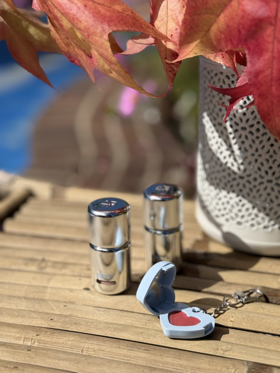 Righteous_Anna's tweet image. Next up… one of the hottest looks 🪼 @YesStyle best seller liquid blush. Conceal the blemish and see your real self. If want a 2-in-1 that make you look radiant healthy, this is the one!!!! A look at day, going on the Righteous way 🗻
#makeup #cosmetics #beauty #trending #viral