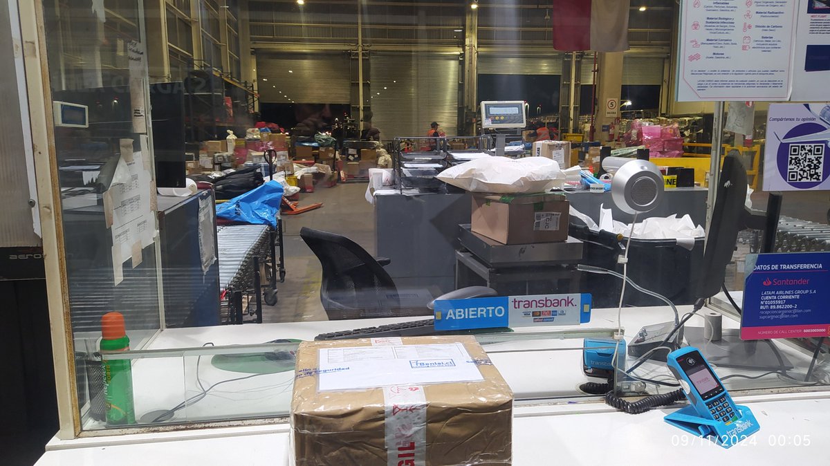 Benisi_CL's tweet photo. Hay empresas que usan campañas rimbombantes en redes sociales promocionando sus productos con las mejores ofertas, pero al momento de concretar la compra no cumplen con los plazos de entrega, se desentienden de la operación o la anulan sin explicación alguna.  En https://t.co/4c99GISztC cumplimos desde el primer momento, despachamos los pedidos de manera oportuna en santiago, regiones y zonas extremas, y siempre mantenemos informados a nuestros clientes. #BENISI #SiempreEnMovimiento
