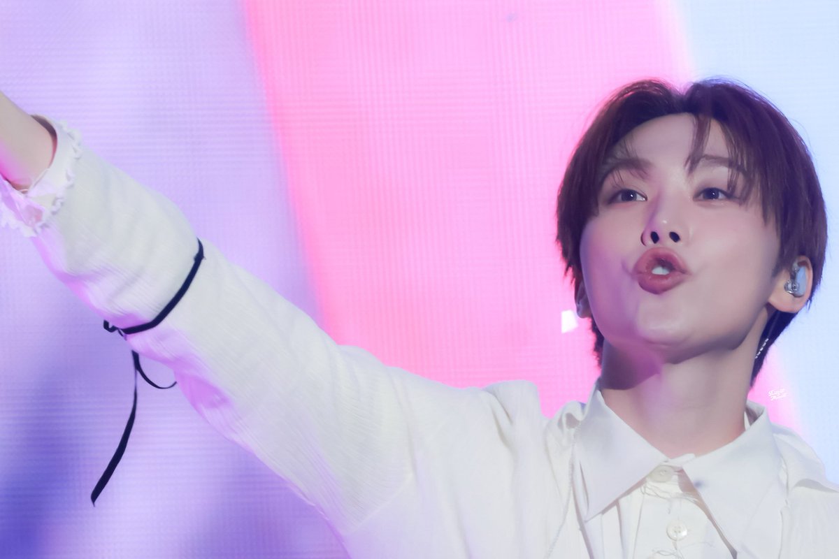 260418 소야곡 on stage
😘😘😘
#승관 #부승관 #SEVENTEEN #スングァン #세븐틴 #SVT