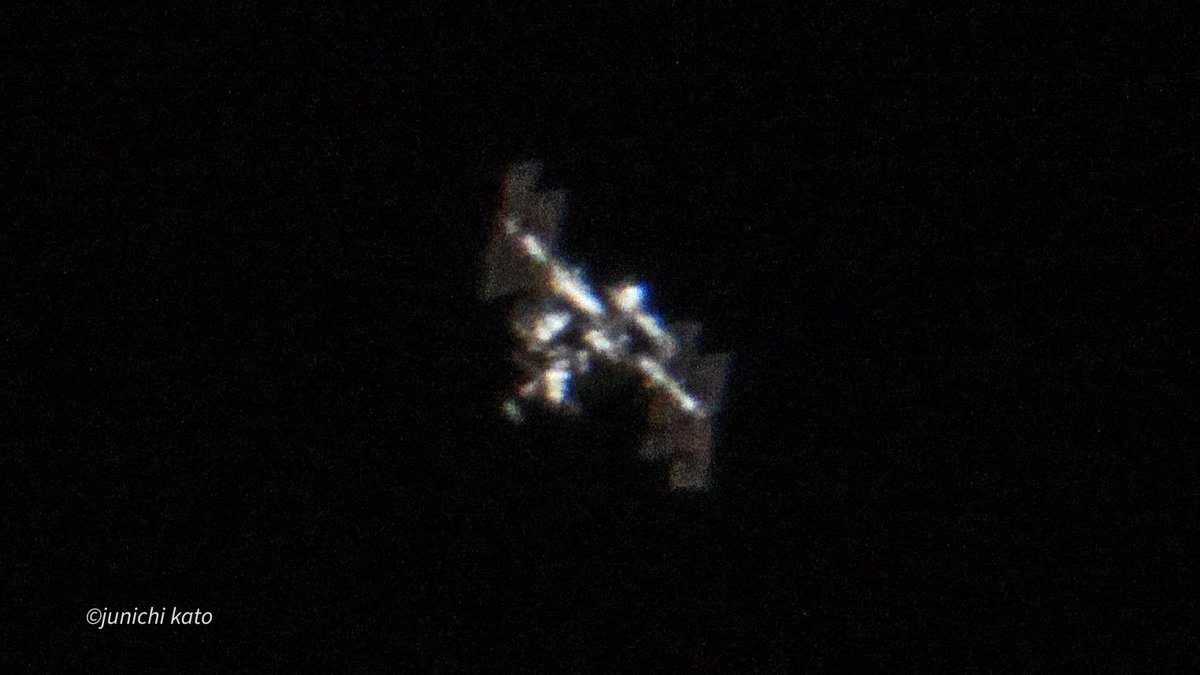 今朝のISS。最高67度で少し遠かったけど１コマでも出せるくらいの画質でした。
#ISS #国際宇宙ステーション #ビクセン  #キヤノン #星ナビ
