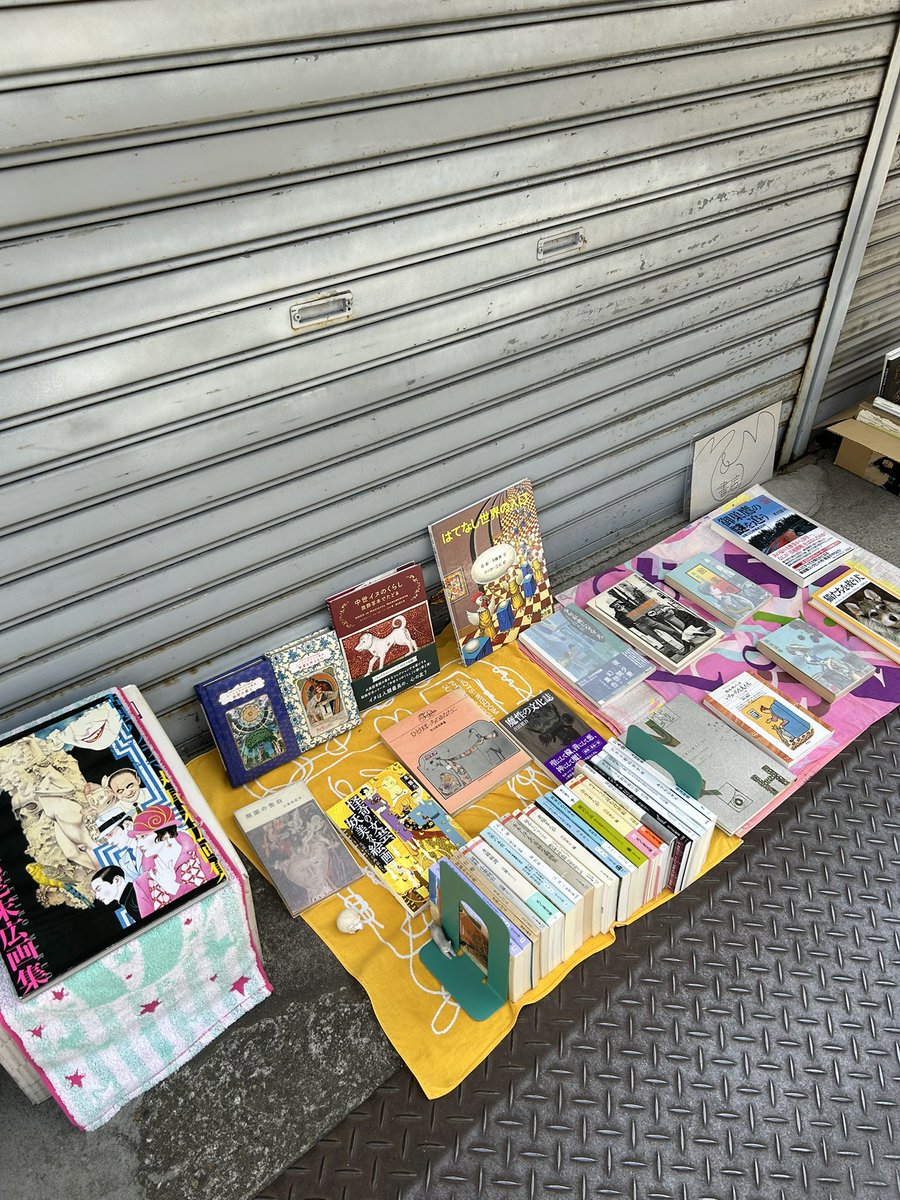 yonosuke88's tweet photo. 「みちくさ市」もう始まってますよー。
暑いぐらいのいい天気での中たくさんの方で賑わってます。 https://t.co/3ou9JzwNPU