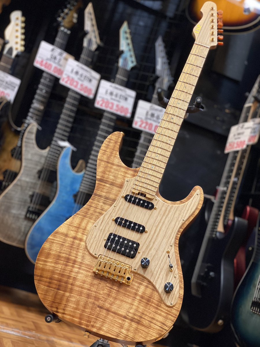 esptechhouse's tweet image. [お値下げ]
ESP Custom Order SNAPPER-CTM KOA TOP【USED】

￥598,000-
↓↓↓

✨️￥498,000-✨️

ハワイアンコアトップ/バーズアイメイプル指板の豪華なオーダーメイド品が大幅値下げ❕
お早めに🏃🏃‍♀️🏃‍♂️
#テクハスタッフたがわ
#御茶ノ水 #ESP #ギター #エレキギター