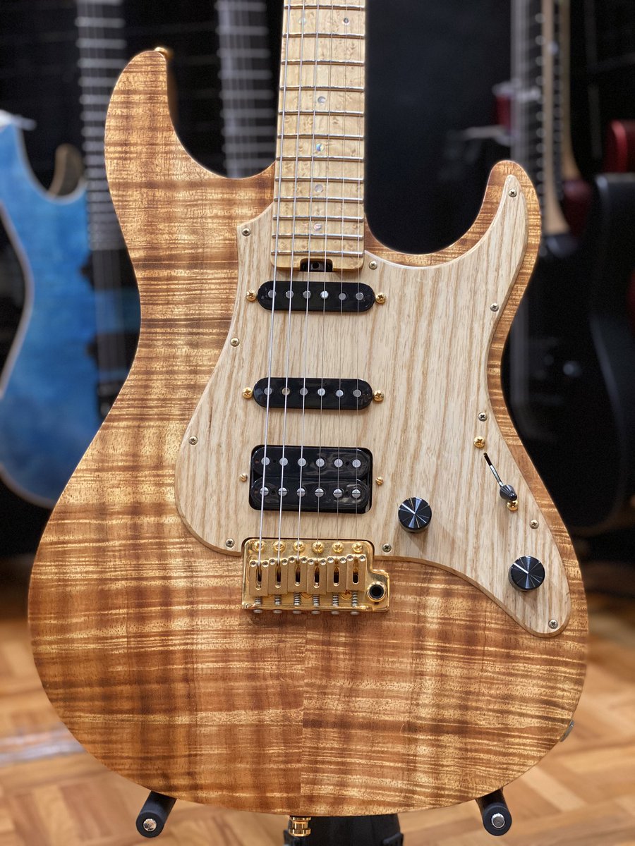 esptechhouse's tweet image. [お値下げ]
ESP Custom Order SNAPPER-CTM KOA TOP【USED】

￥598,000-
↓↓↓

✨️￥498,000-✨️

ハワイアンコアトップ/バーズアイメイプル指板の豪華なオーダーメイド品が大幅値下げ❕
お早めに🏃🏃‍♀️🏃‍♂️
#テクハスタッフたがわ
#御茶ノ水 #ESP #ギター #エレキギター