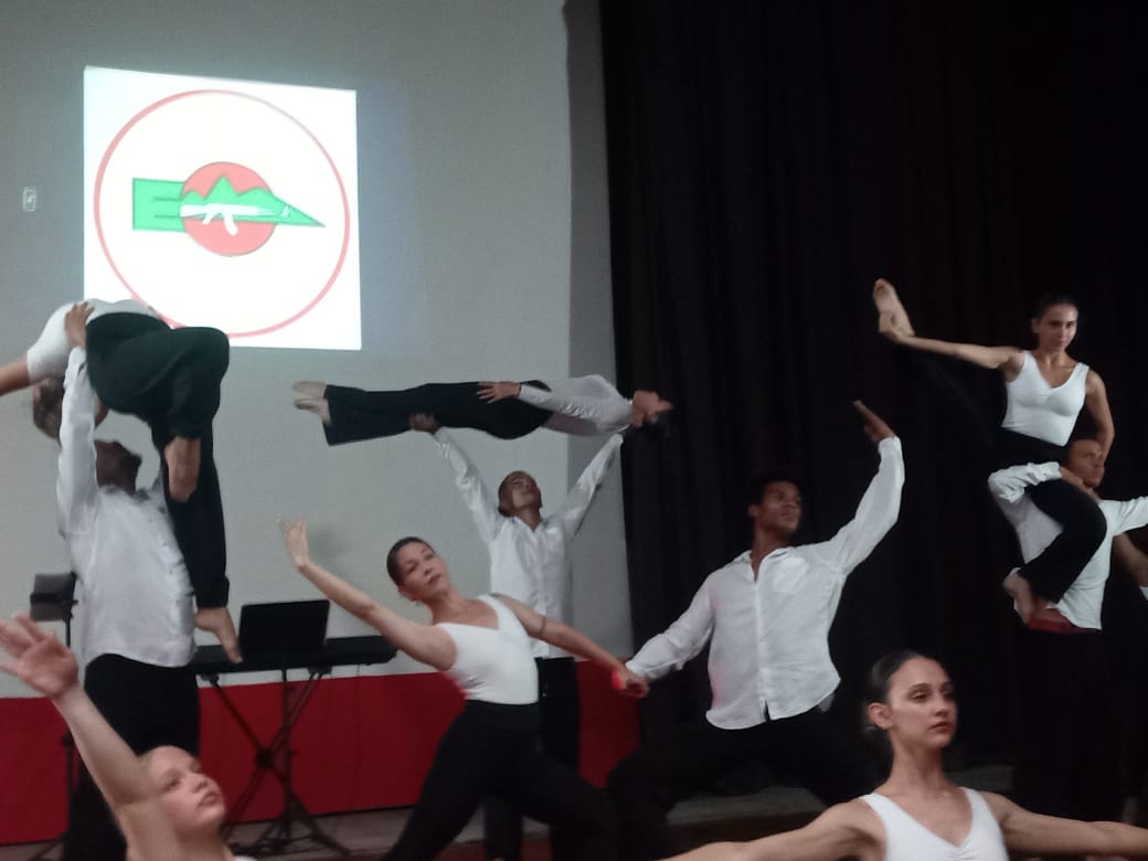 Celebrado en #LasTunas el aniversario 65 del Ejército Oriental con una gala político-cultural en la Universidad de Ciencias Médicas #CubaEstáFirme #CubaViveEnSuHistoria <a href="/PartidoPCC/">Partido Comunista de Cuba</a> <a href="/DiazCanelB/">Miguel Díaz-Canel Bermúdez</a> <a href="/DrRobertoMOjeda/">Dr. Roberto Morales Ojeda</a> <a href="/YenimaD/">Yenima Díaz</a>  <a href="/LorenzoOsbel/">Osbel Lorenzo</a> <a href="/yelenys/">yelenys</a>