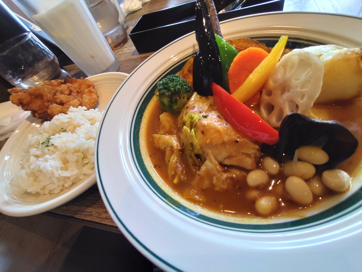 今日はスープカレーを食べに来たのです！ラッシーも頼んで野菜たっぷりカレーで満足(⁠ ⁠ꈍ⁠ᴗ⁠ꈍ⁠)
