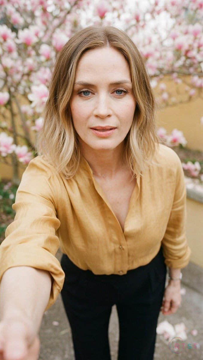 EmilyLauraB's tweet image. A quiet moment before the chaos begins… and I wouldn’t have it any other way.
#Balance #CreativeLife #MomentsThatMatter #WorkInProgress