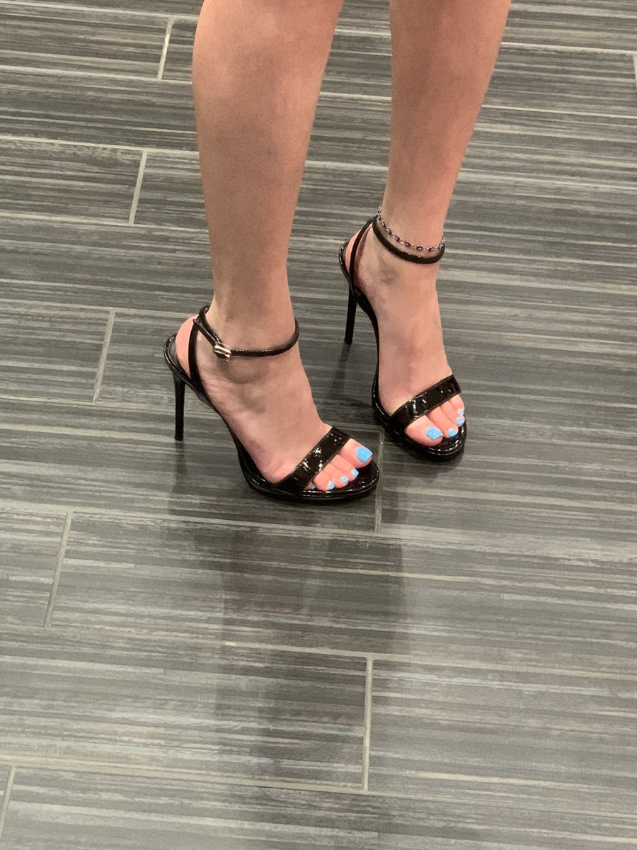 xbellabby's tweet image. i wear skinny heels so they hurt more when i stomp on your dreams and ambitions #findom